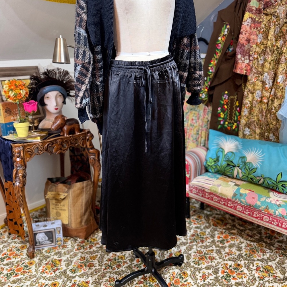 STORY‎ Black Satin Midi Skirt Elastic Waist Drawstring Flowy - L
